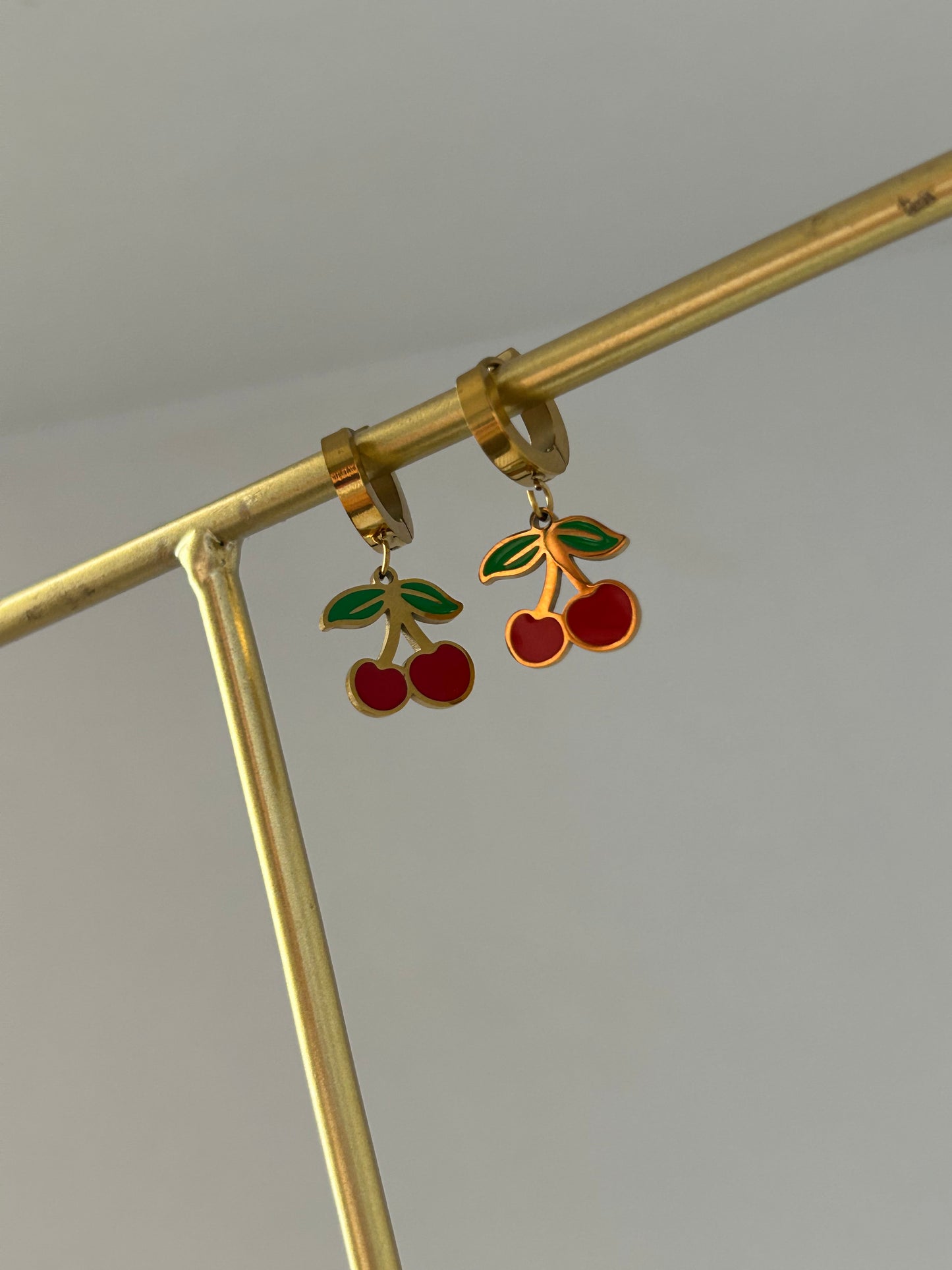 ARETES CHERRY