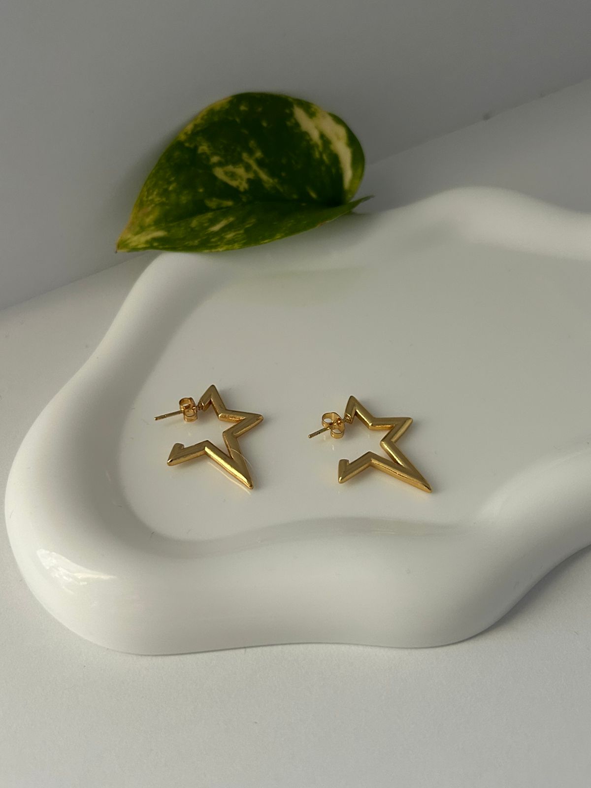 ARETES TARA