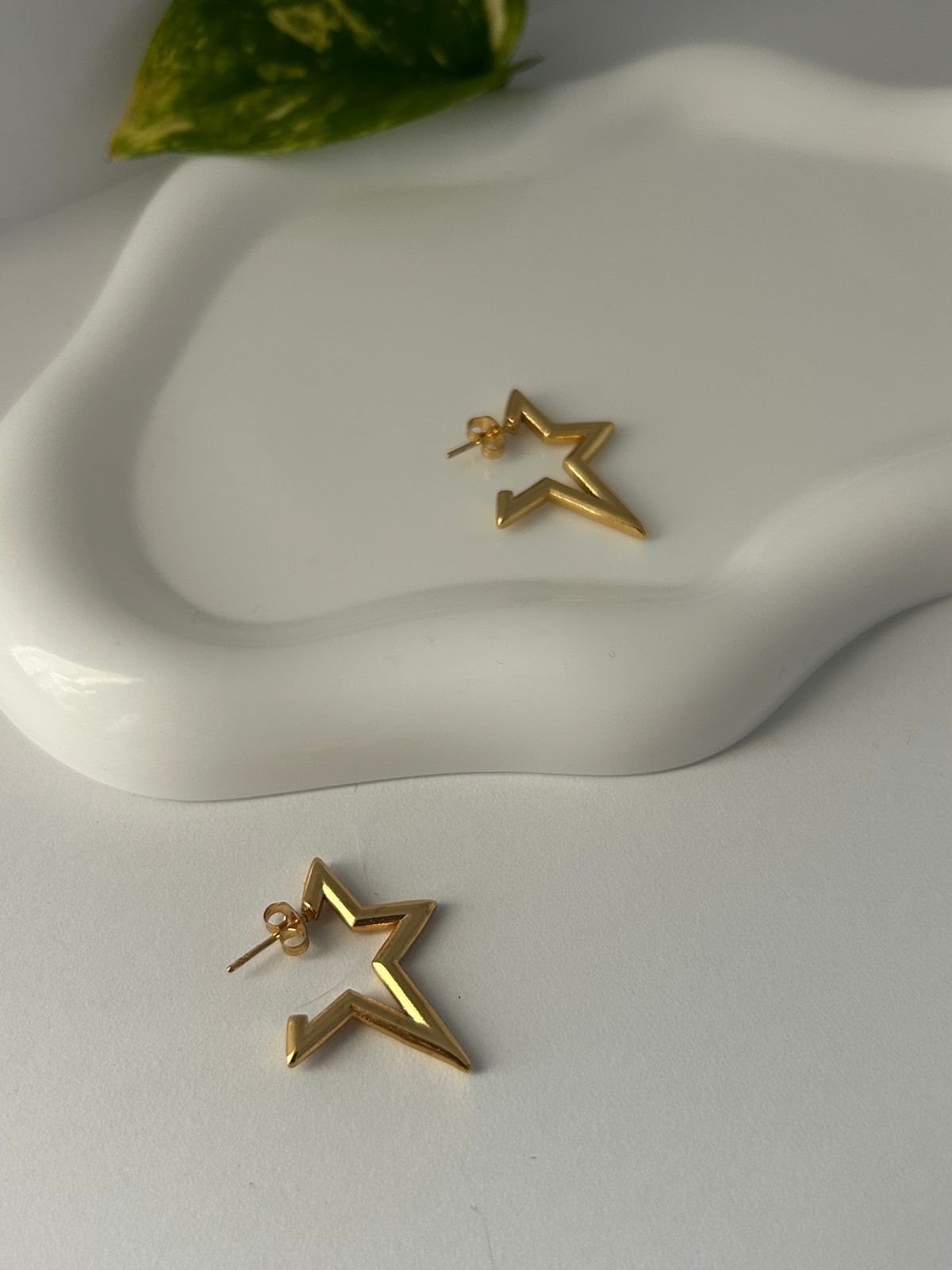 ARETES TARA